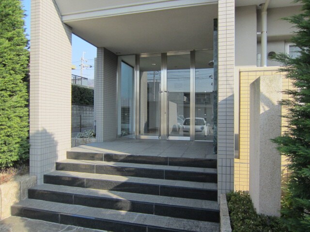 エントランス部分 カ－サ リ－ヴァ ドゥ－エ