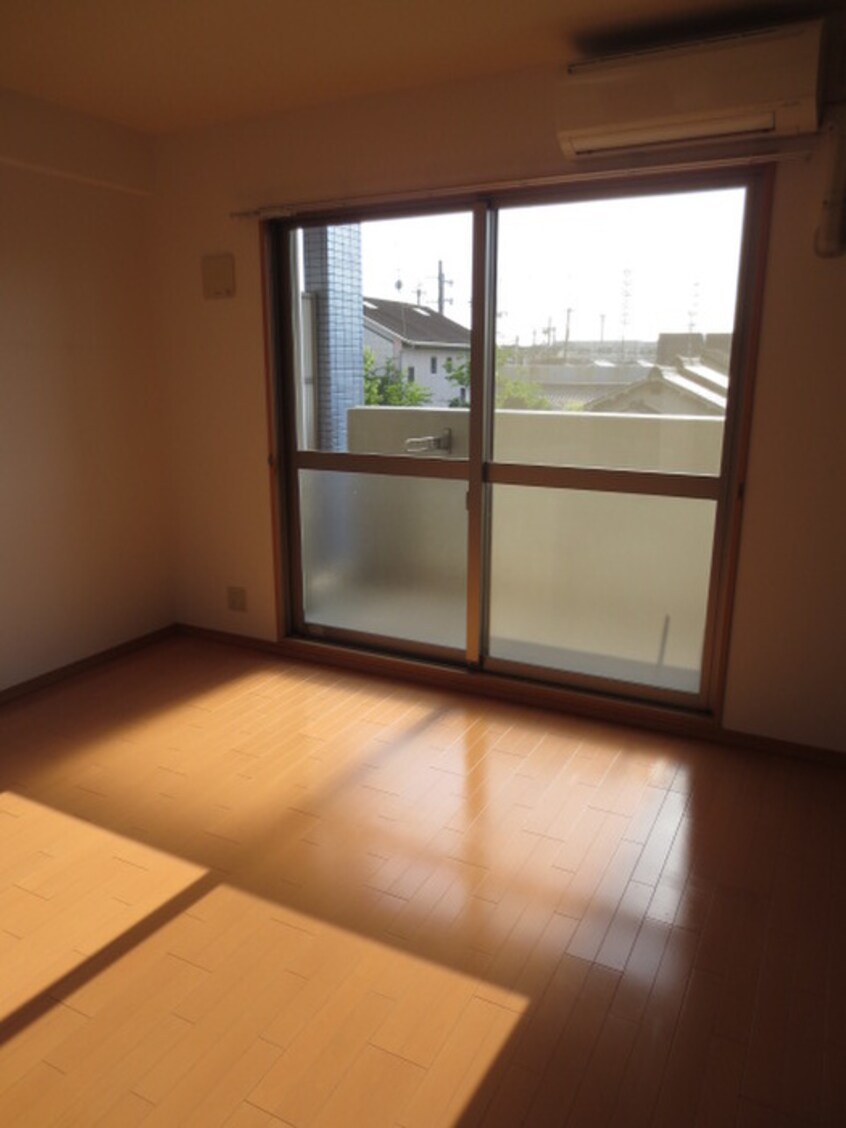 居室 カ－サ リ－ヴァ ドゥ－エ