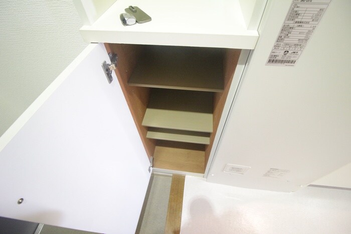 靴箱 エヴァ名谷