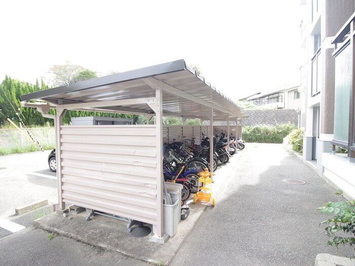 駐輪場 ドエルアズマ