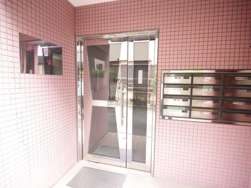 エントランス部分 ジュエリ－・ウォ－ル