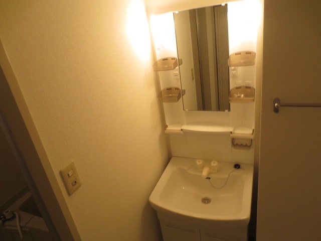 洗面 ジュエリ－・ウォ－ル