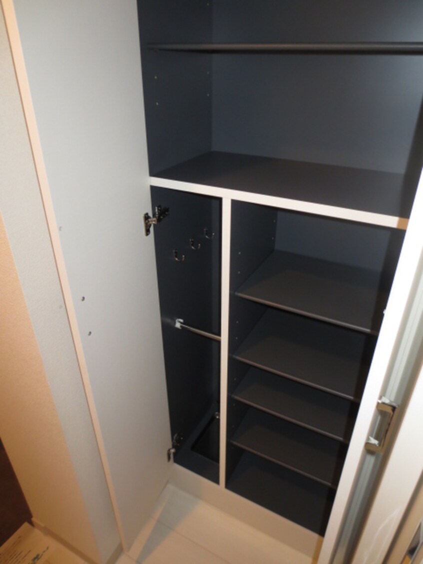 靴箱 プレサンス心斎橋ラヴィ（405）