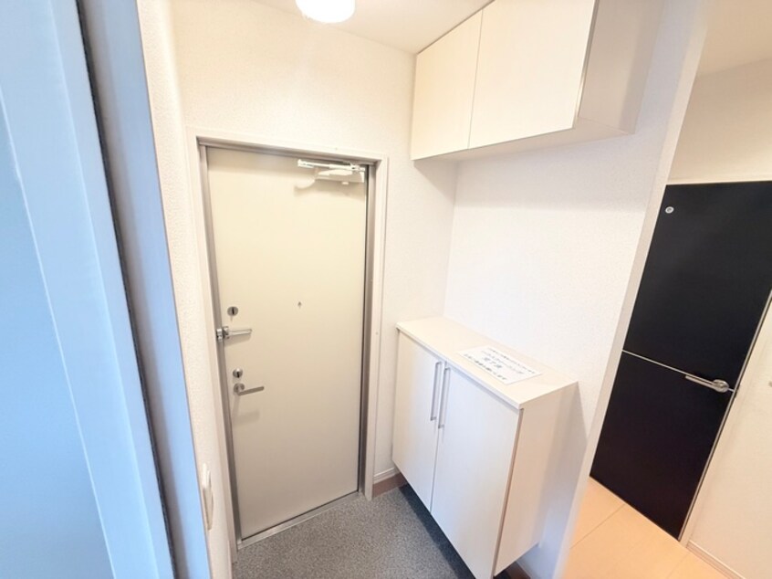 玄関 カ－サ・サンシビリテＢ棟