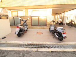 バイク置き場