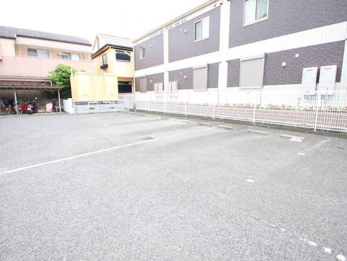 駐車場 ロイヤルウイングＢ棟