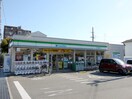 ファミリーマート箕面市役所前店(コンビニ)まで466m メゾングリシーヌ