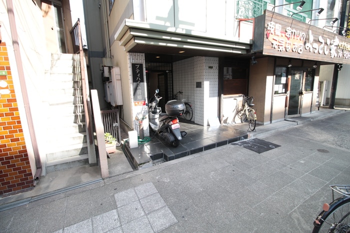 エントランス部分 プティハイム菅原