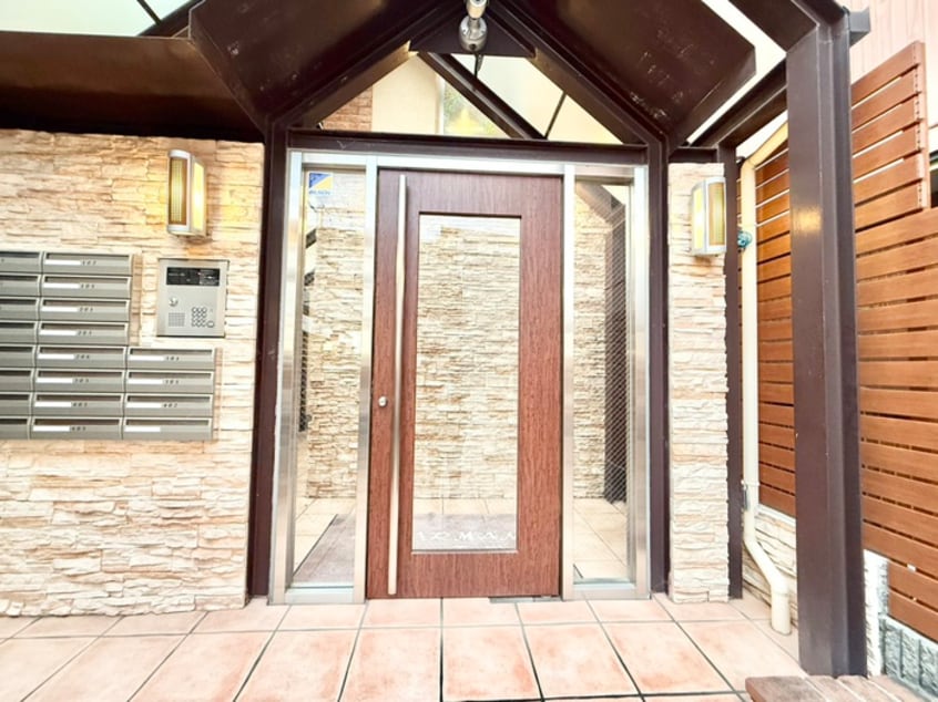 エントランス部分 シャルマン香里