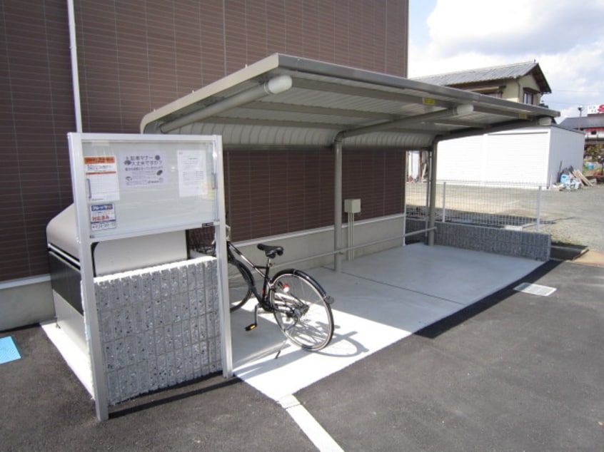 駐輪場 ｍｏｍｏの樹