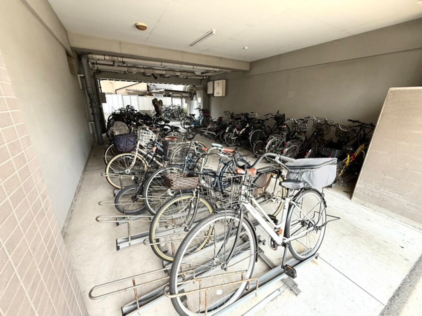 駐輪場 クリーデンス福島