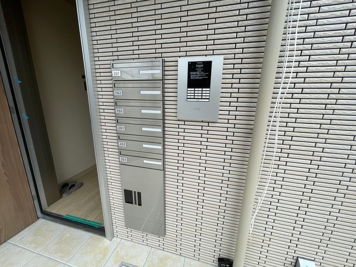 エントランス部分 エルメゾン嵯峨