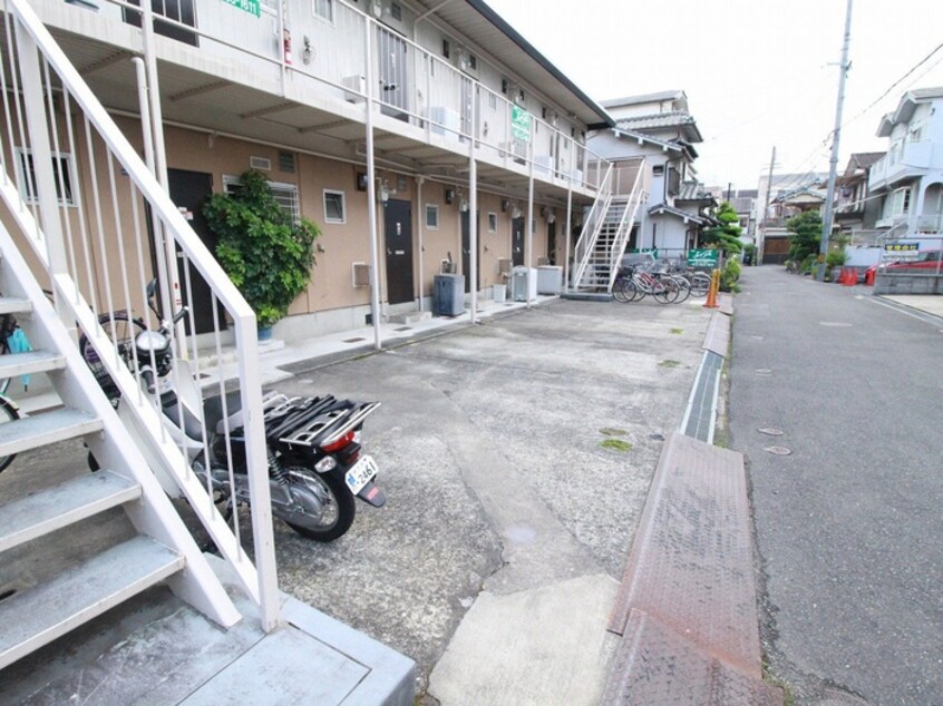 駐車場 エスポワール香里（8-33）