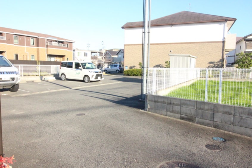 駐車場 ルミエ－ルマゴジⅤ