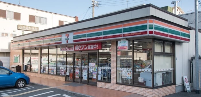 セブンイレブン鼓が滝店(コンビニ)まで550m 鼓が滝河村邸