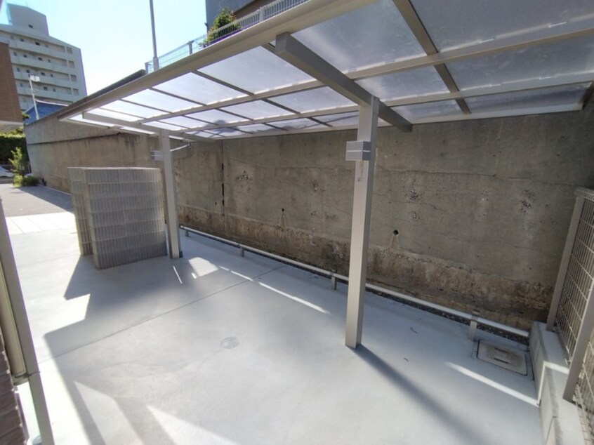 駐輪場 エレナ本山