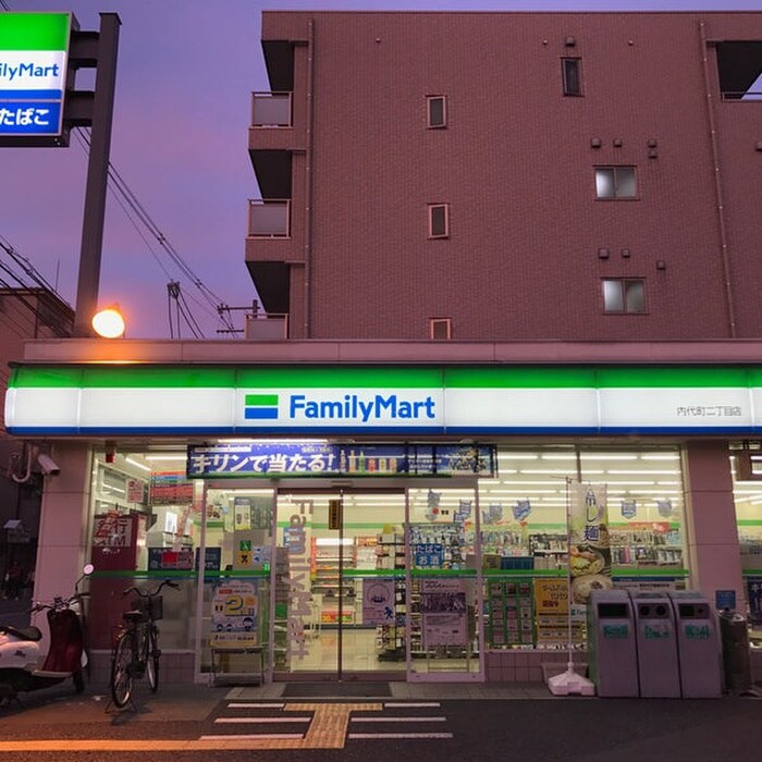 ファミリーマート内代二丁目店(コンビニ)まで500m 山村ハイツ２号館