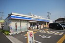 ローソン交野私部西店(コンビニ)まで358m プランギ私部