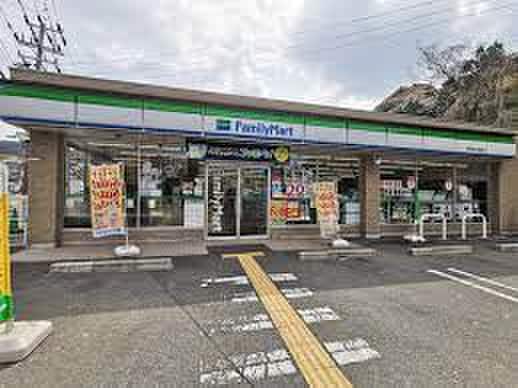 ファミリーマート(コンビニ)まで900m シーシェル塩屋