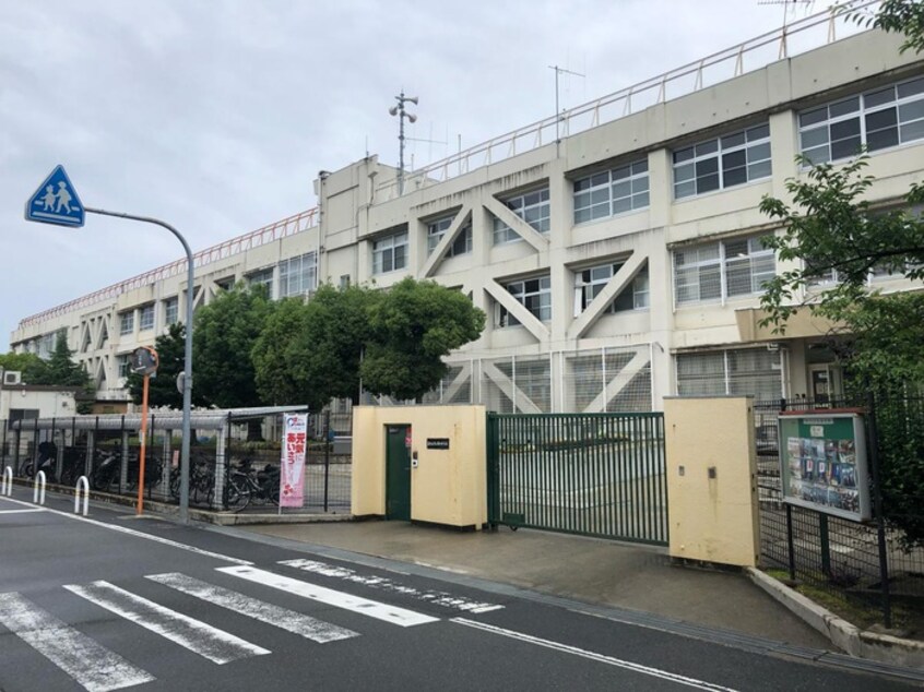 市立弥刀中学校(中学校/中等教育学校)まで56m Maison de Famille MITO