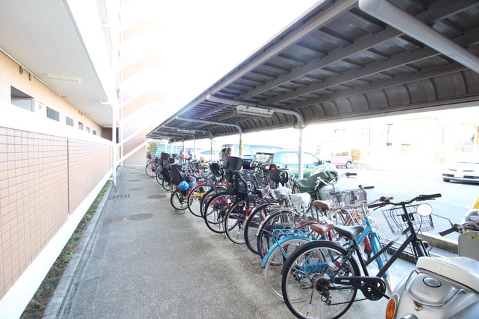 駐輪場 エメロードおおとり