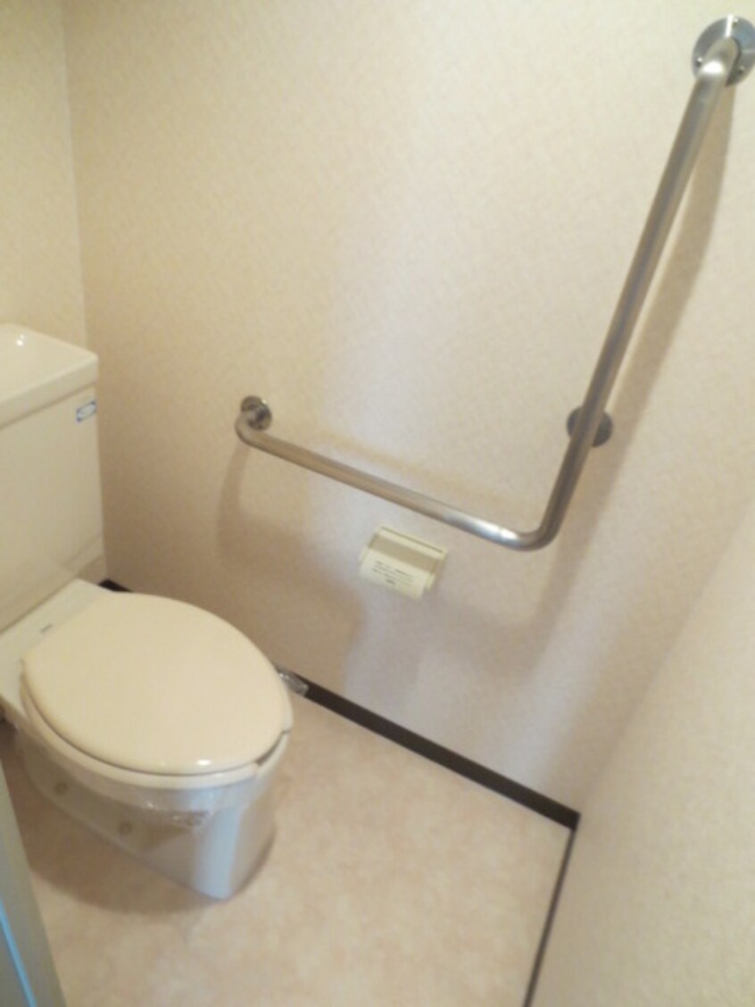 トイレ エメロードおおとり