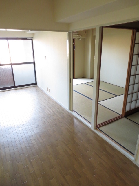 居室 足立ハイツ竹田