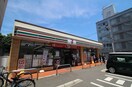 セブンイレブン(コンビニ)まで120m ｱｸｱﾌﾟﾚｲｽ京都二条城北(203)