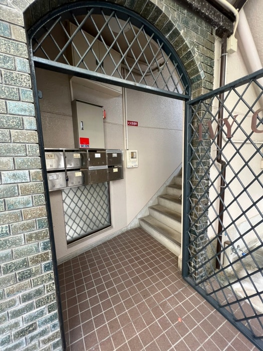 エントランス部分 ＩＶＹ　ＣＯＵＲＴ　Ａ