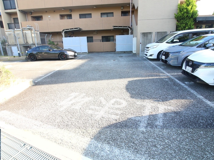 駐車場 ミレニアムコ－ト