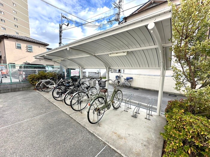 駐輪場 サンプレイス