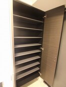 靴箱 ｸﾚｱ-ﾄ大阪ﾄｩ-ﾙﾋﾞﾖﾝ(704)