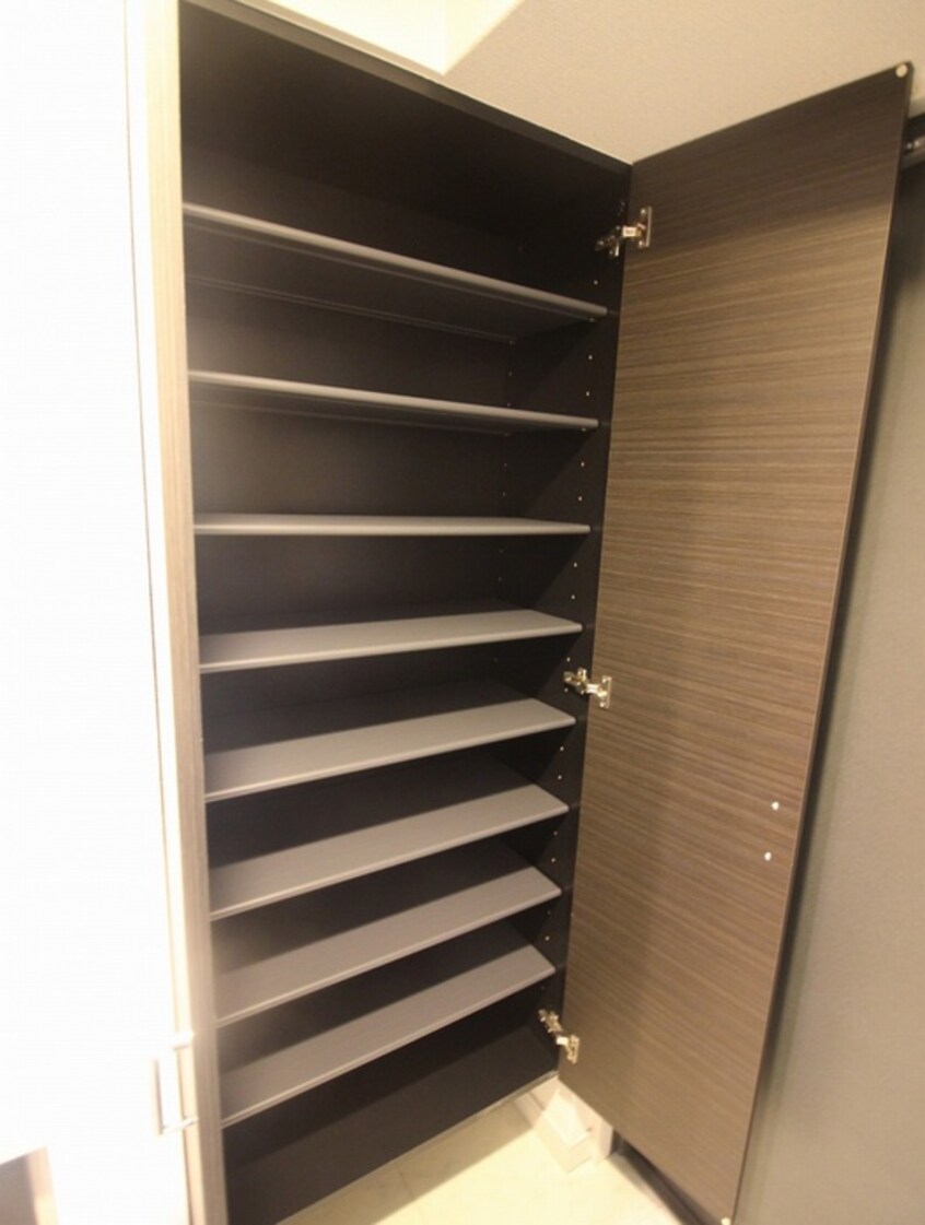 靴箱 ｸﾚｱ-ﾄ大阪ﾄｩ-ﾙﾋﾞﾖﾝ(704)