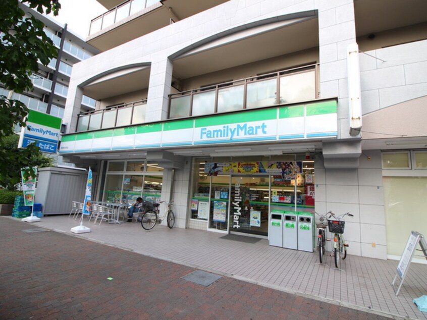 ファミリーマート(コンビニ)まで270m カーサ森