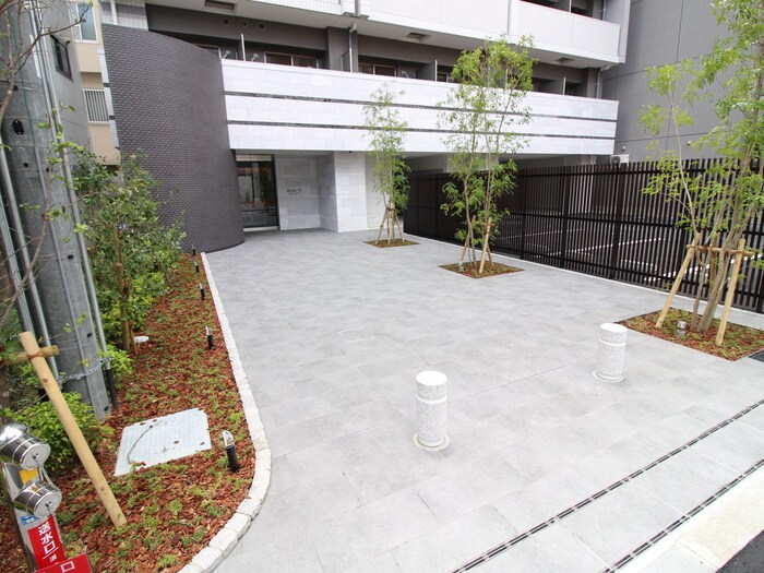 エントランス部分 ﾚｼﾞｭｰﾙｱｯｼｭ塚本Ⅱ（1102）