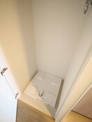 洗濯機置場 ﾚｼﾞｭｰﾙｱｯｼｭ塚本Ⅱ（1102）