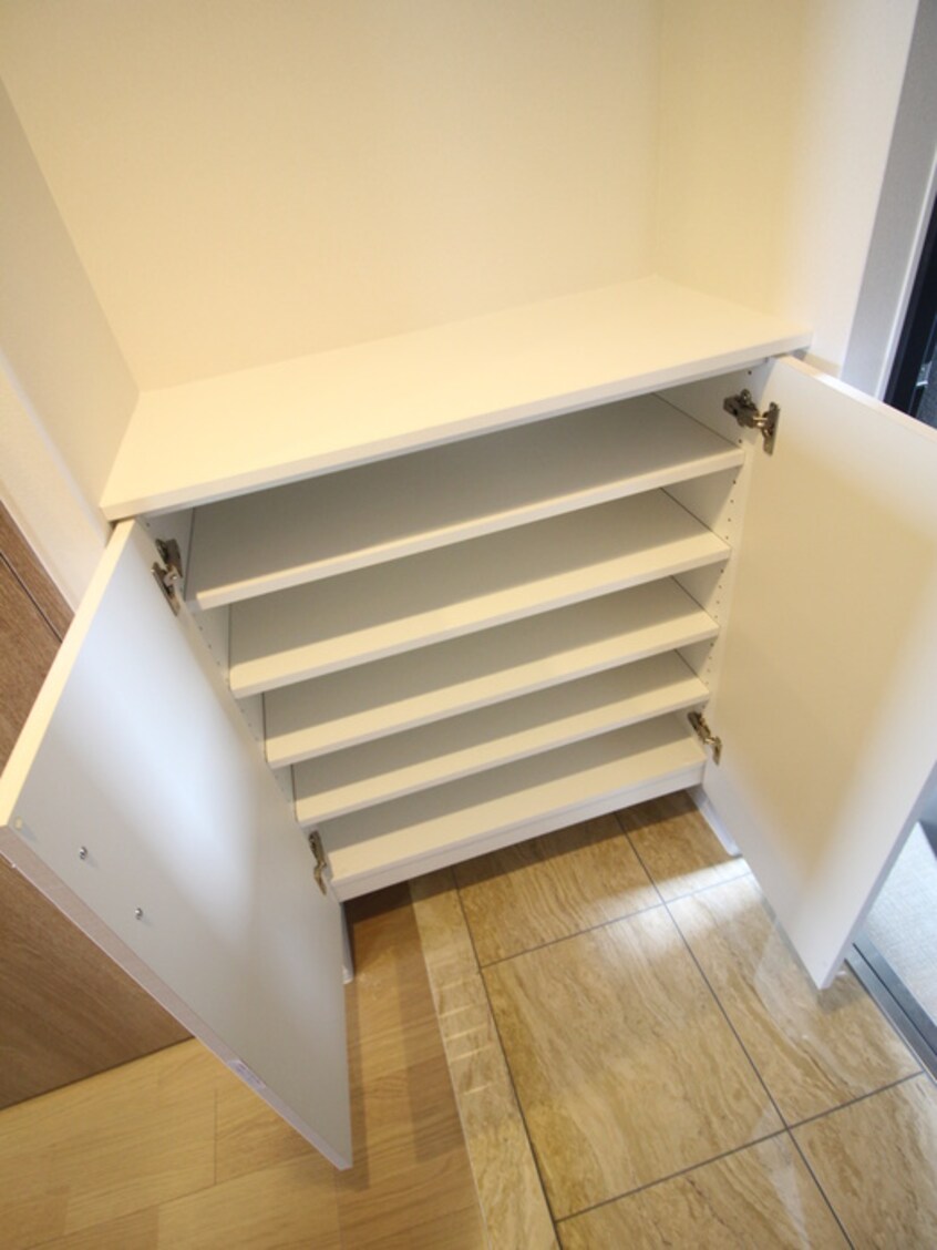 靴箱 ﾚｼﾞｭｰﾙｱｯｼｭ塚本Ⅱ（1102）