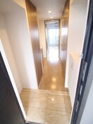 玄関 ﾚｼﾞｭｰﾙｱｯｼｭ塚本Ⅱ（1102）