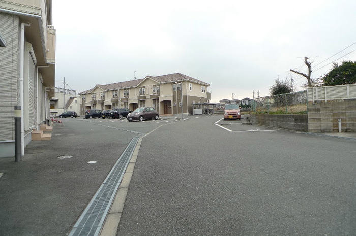 駐車場 シャルレックスA棟