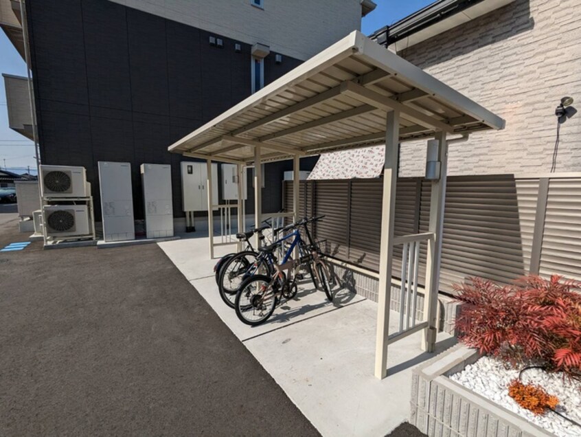 駐輪場 シャルム・リリー