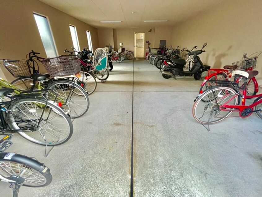 駐輪場 マンショングランメール