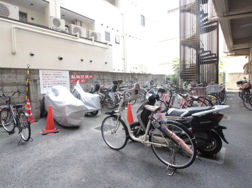 駐輪場 レクシア布施