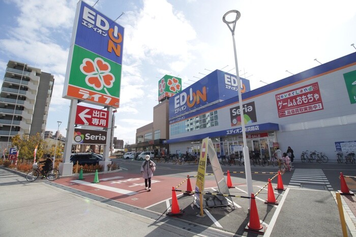 ライフ東淡路店(スーパー)まで240m 有隣館