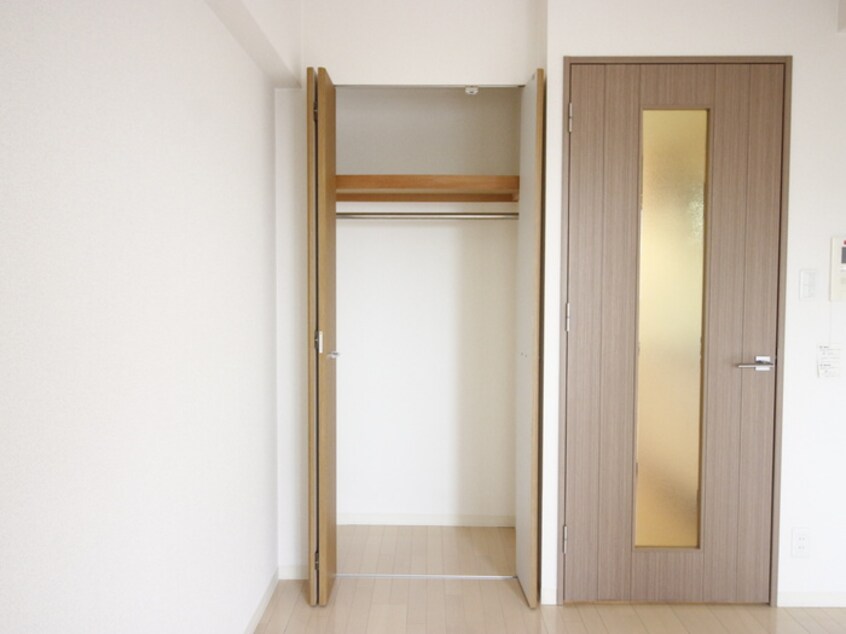 収納 ﾗｲｼﾞﾝｸﾞｺ-ﾄ岸里玉出駅前(803)