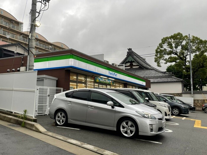 ファミリーマート(コンビニ)まで240m 篠原荘