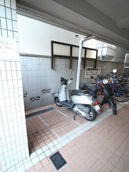 バイク置き場 ギャレ豊津