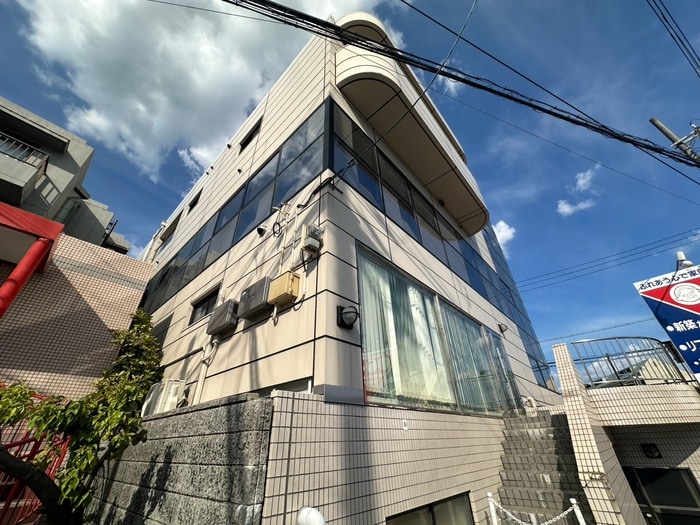 外観写真 リビングサロンビル