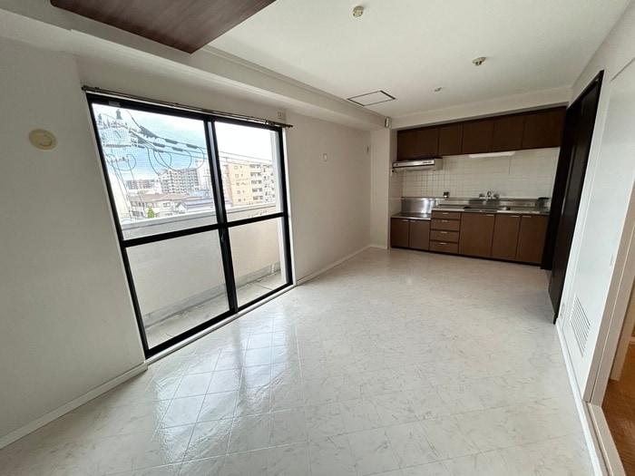 居室 リビングサロンビル