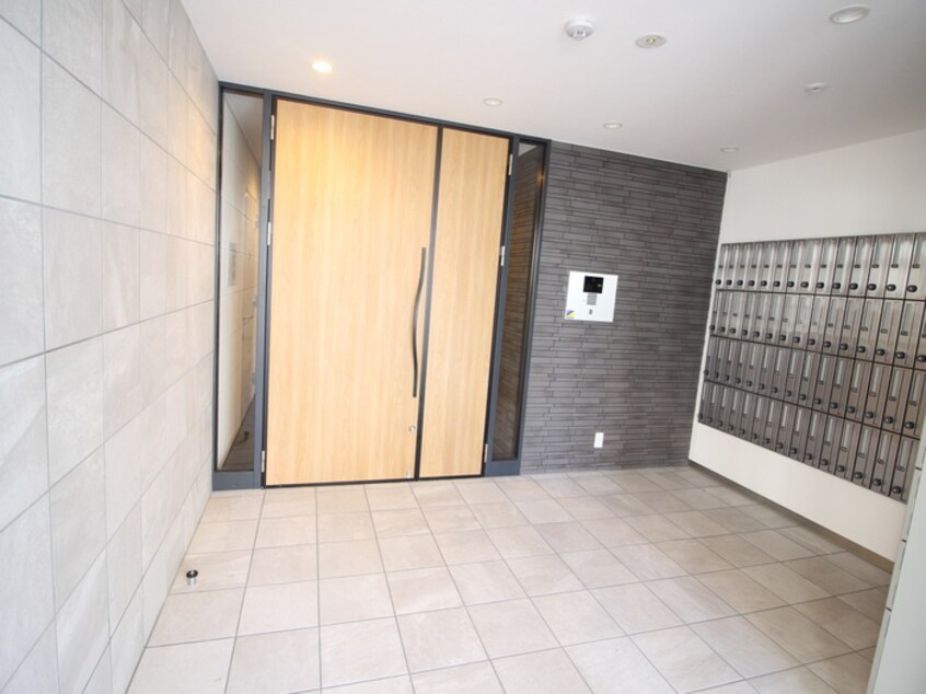 エントランス部分 ウェルフォート鶴見