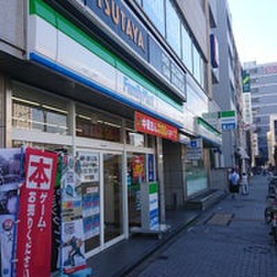 ファミリーマート(コンビニ)まで1042m Ｈｉｌｌｓ　Ｃｏｕｒｔ